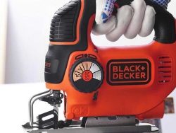 Black i Decker Ubodna pila 550 W